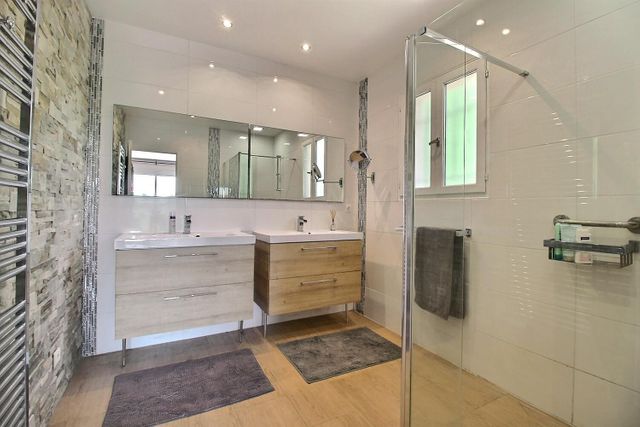 maison à vendre - 7 pièces - 227.0 m2 - VALBONNE - 06 - PROVENCE-ALPES-COTE-D-AZUR - Century 21 Visa Immobilier