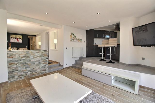 maison à vendre - 7 pièces - 227.0 m2 - VALBONNE - 06 - PROVENCE-ALPES-COTE-D-AZUR - Century 21 Visa Immobilier