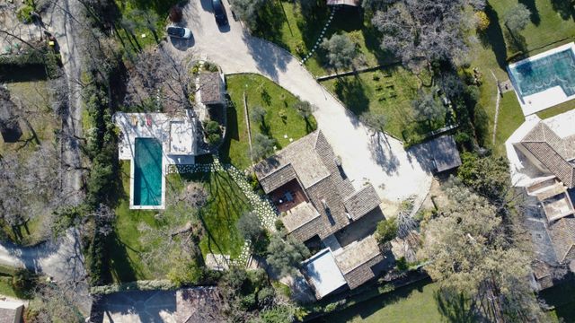 maison à vendre - 6 pièces - 200.0 m2 - CHATEAUNEUF GRASSE - 06 - PROVENCE-ALPES-COTE-D-AZUR - Century 21 Visa Immobilier